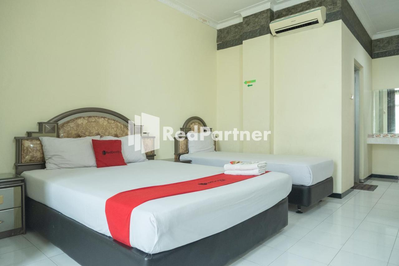 Akur Hotel Malioboro Mitra Reddoorz Джокьякарта Экстерьер фото