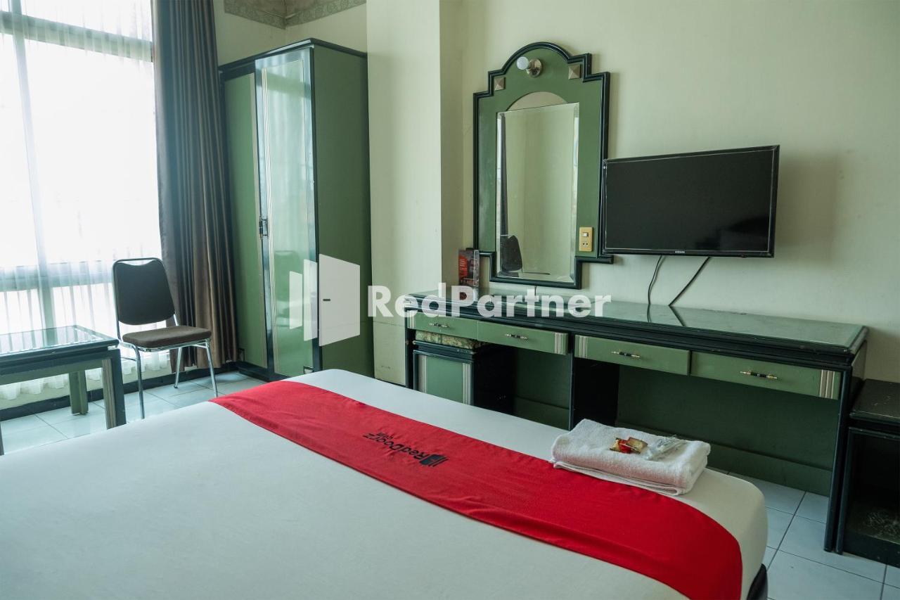 Akur Hotel Malioboro Mitra Reddoorz Джокьякарта Экстерьер фото