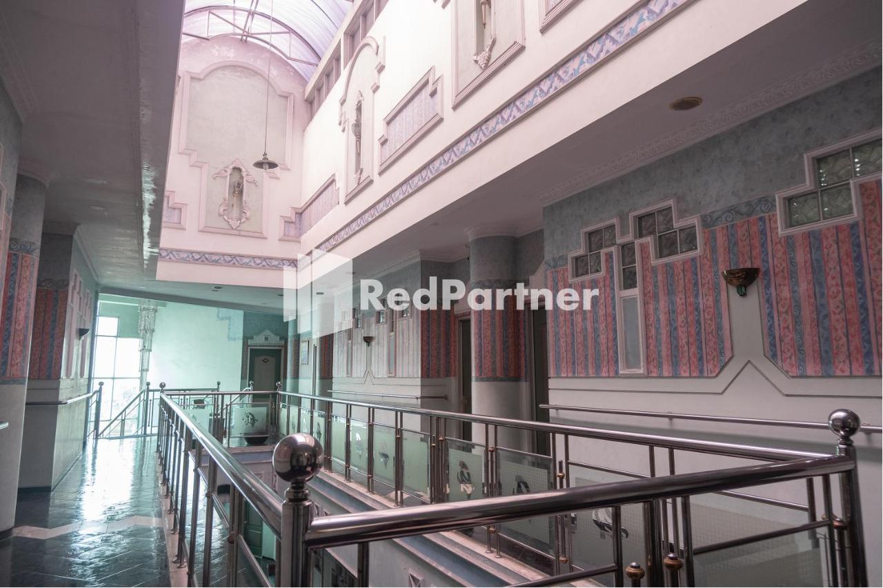 Akur Hotel Malioboro Mitra Reddoorz Джокьякарта Экстерьер фото