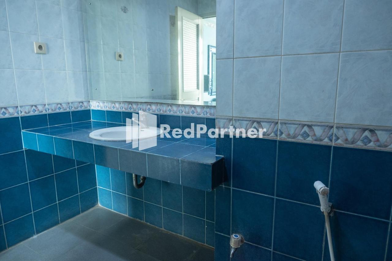 Akur Hotel Malioboro Mitra Reddoorz Джокьякарта Экстерьер фото