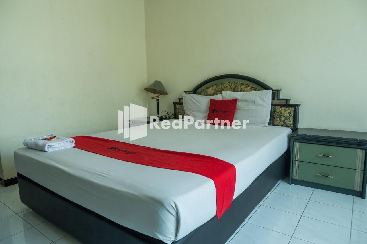 Akur Hotel Malioboro Mitra Reddoorz Джокьякарта Экстерьер фото