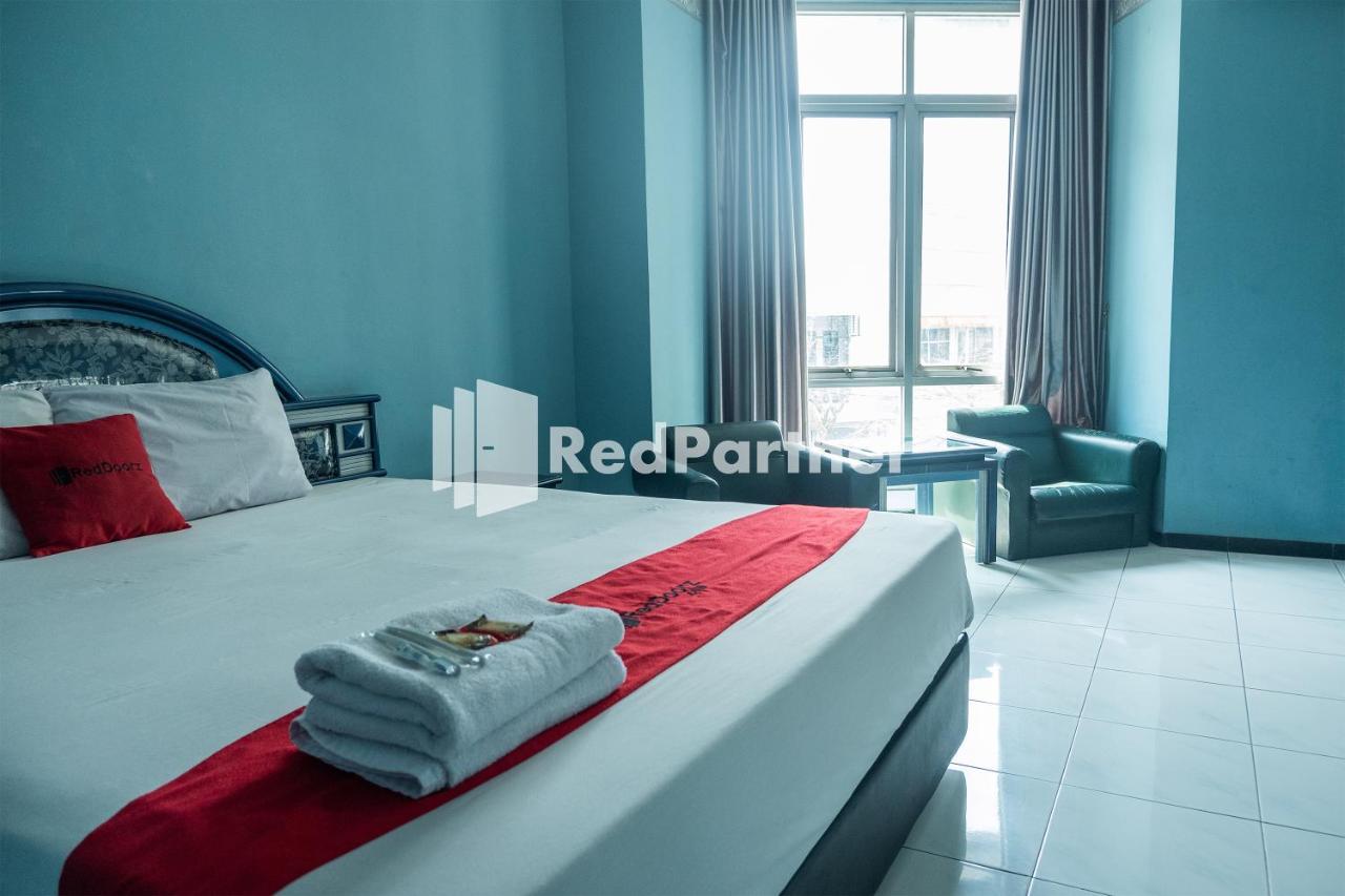 Akur Hotel Malioboro Mitra Reddoorz Джокьякарта Экстерьер фото