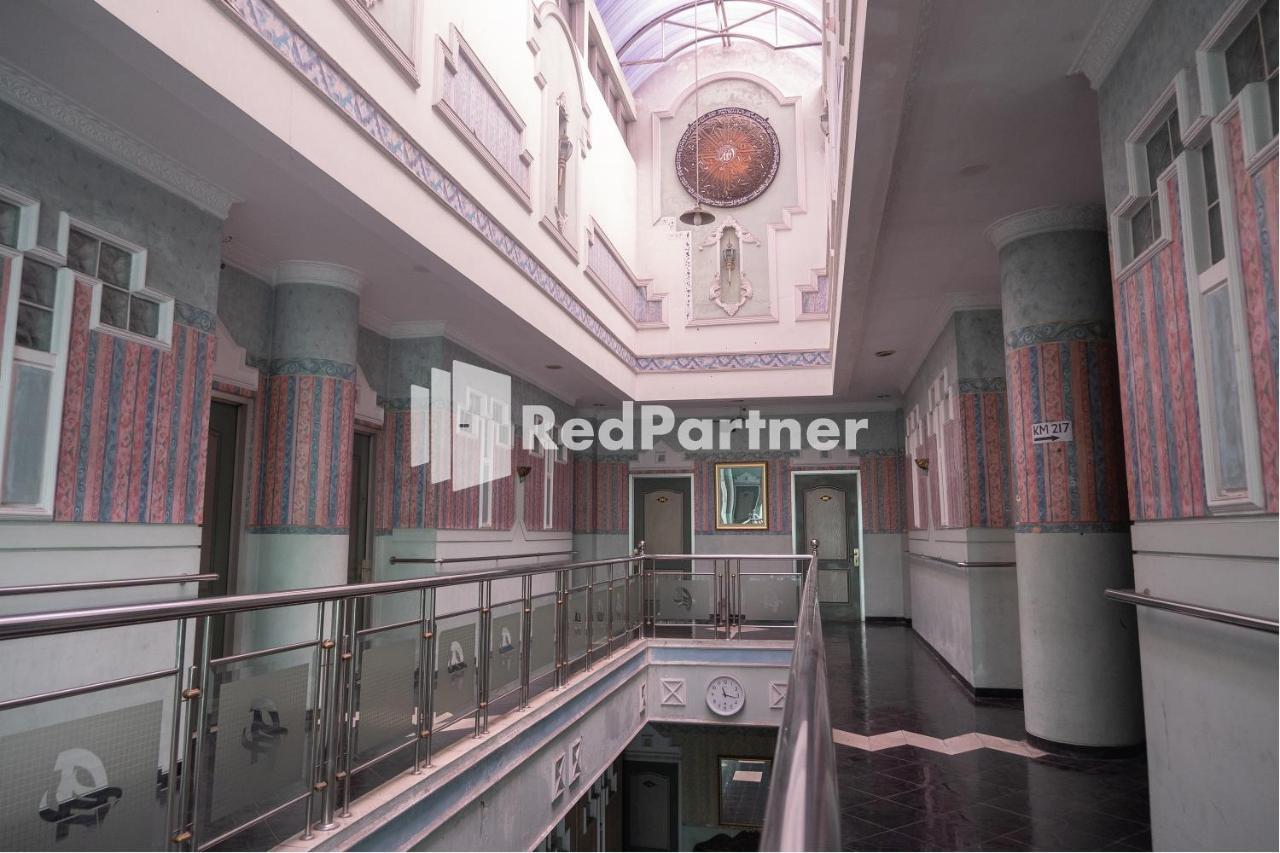 Akur Hotel Malioboro Mitra Reddoorz Джокьякарта Экстерьер фото